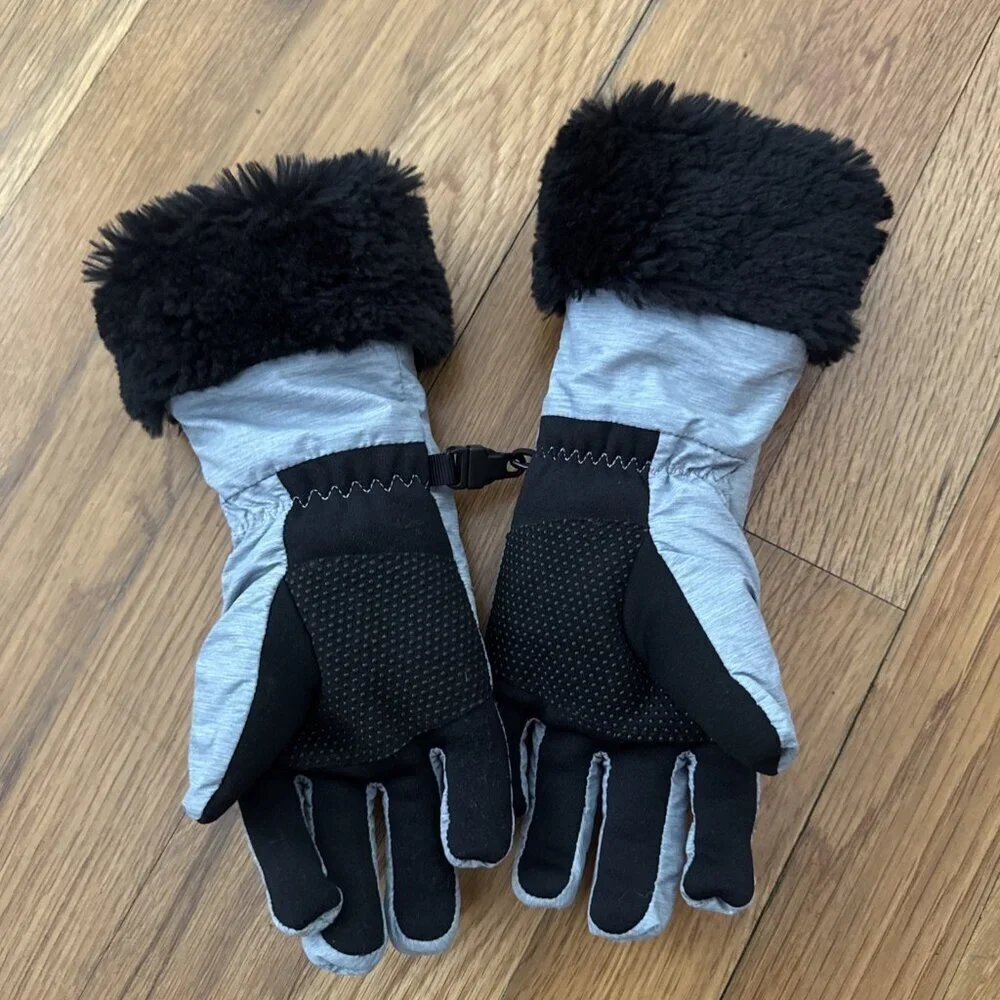 THE NORTH FACE Girl's Shasta Gloves Gray and Black Fur Size M